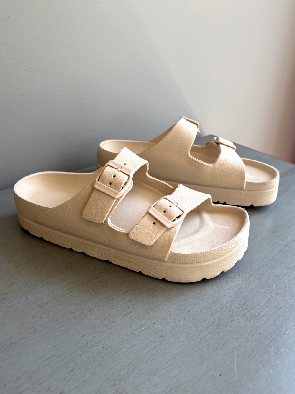 Women Cream Arch Support Comfort Two-Strap Buckle Chunky Platform Sandals Size 8 - Picture 4 of 13